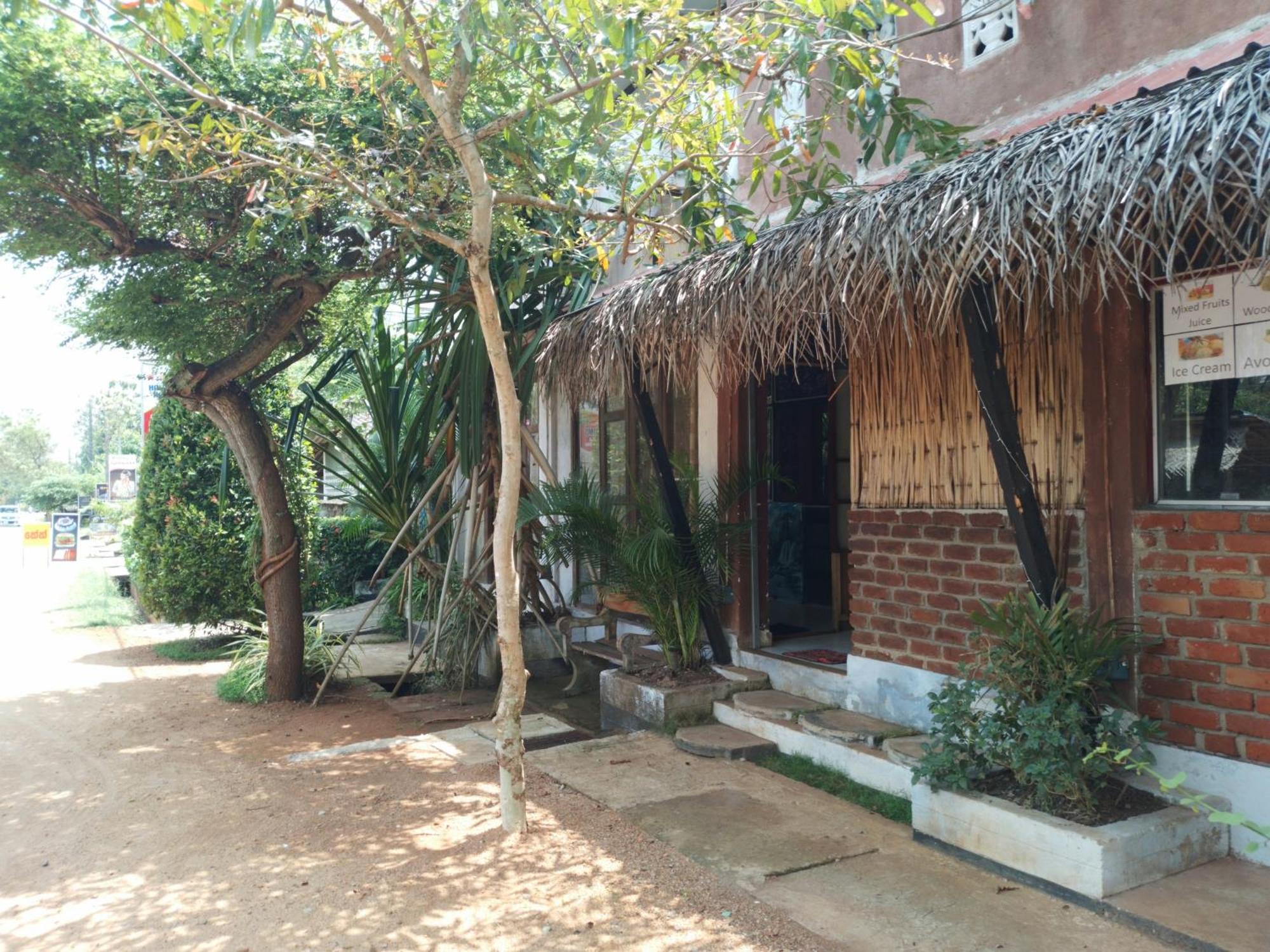 Lucky Holiday Home Anuradhapura Exterior photo